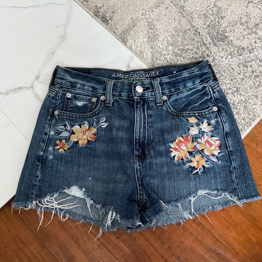 American Eagle mom short floral embroidered raw frayed denim